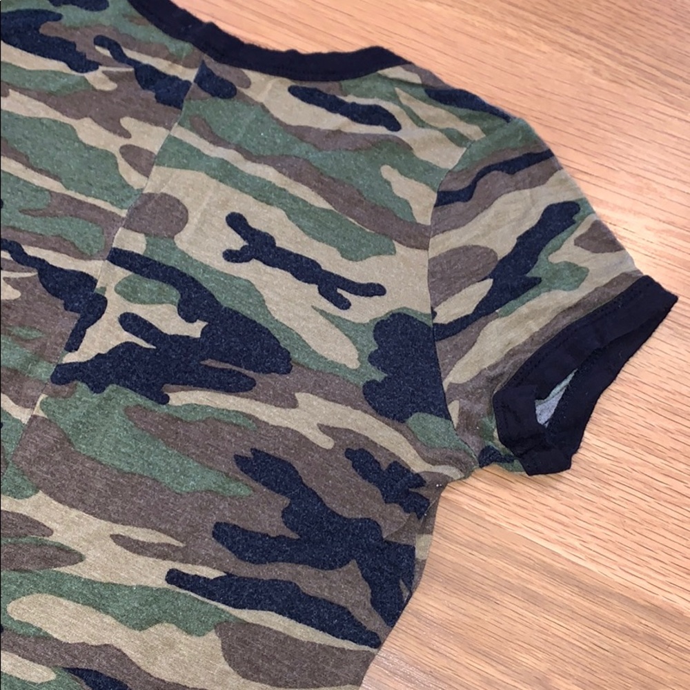 ATTICUTE~ Size S~Stretch Camo Shorty T-shirt ~ - Picture 9 of 10